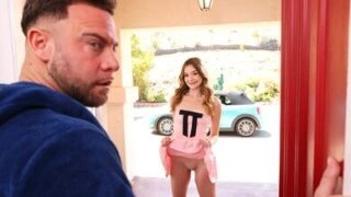 New sugarbaby Della Cate knocks on known sugardaddy his door
