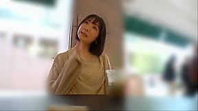 小動物オドオド系のGカップ女子大生が緊張してる姿が可愛い！緊張しすぎてぎこちないキスがまた興奮する