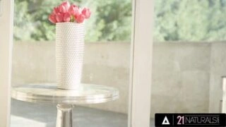 21 NATURALS – Perfect Blonde Lisi Kitty Wants A Big Cock Deep In Her Tight Asshole