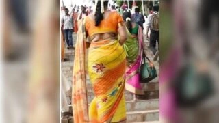 Hot saree ass jiggle